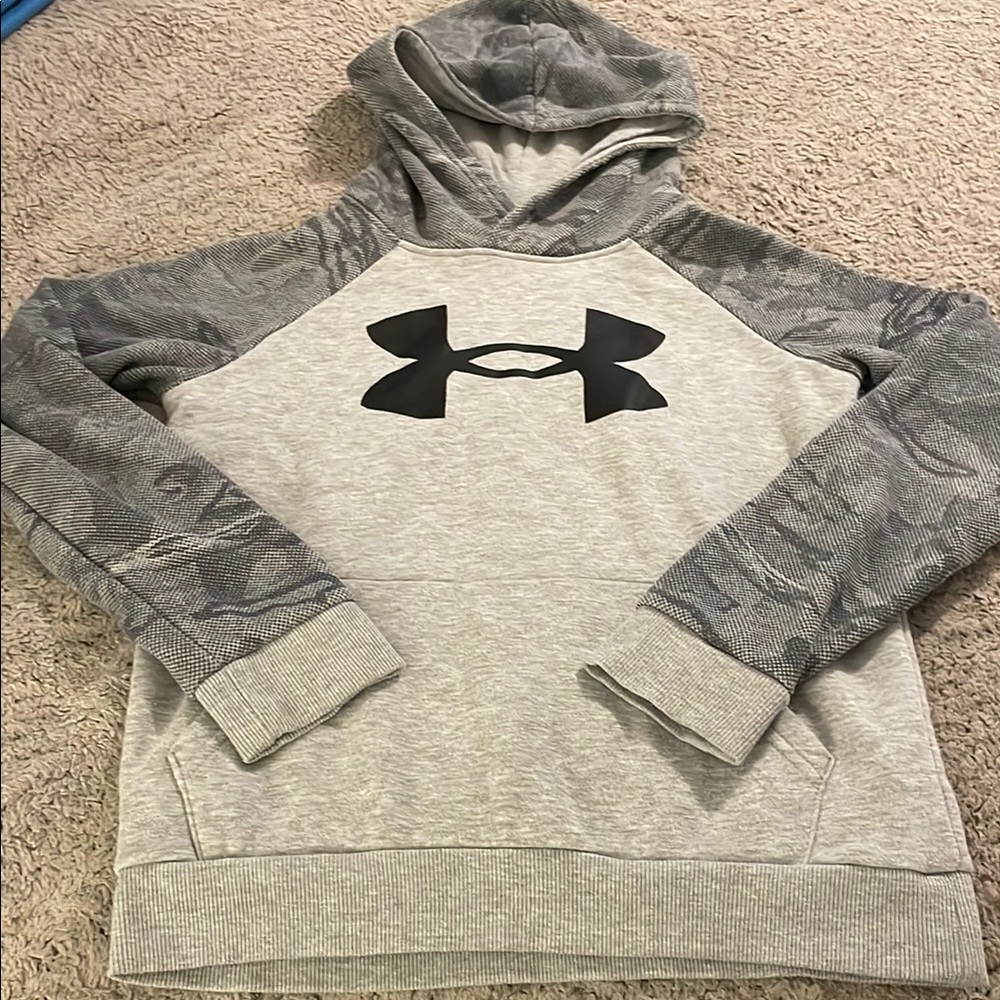 Under Armour Gray Hoodie with Ribbed Cuffs and Quarter-Zip